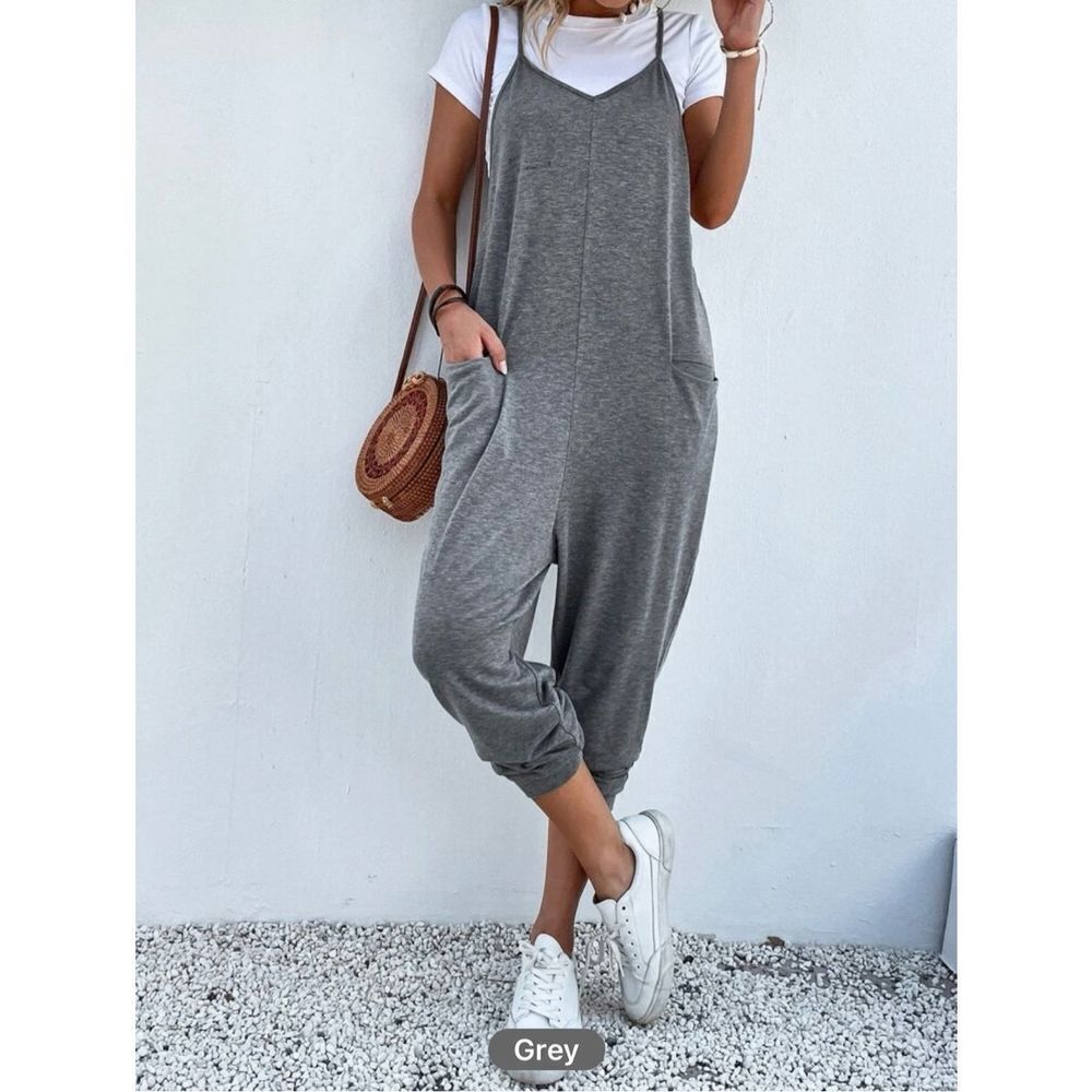 SHEIN LUNE Dual Pocket Keyhole Back Cami Jumpsuit Without Tee